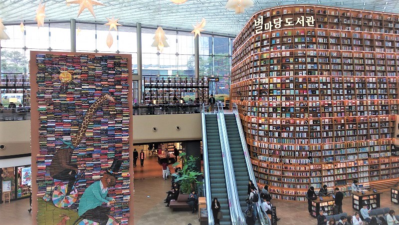 Starfield Library, Perpustakaan Nyentrik yang Menyatu dengan Mal