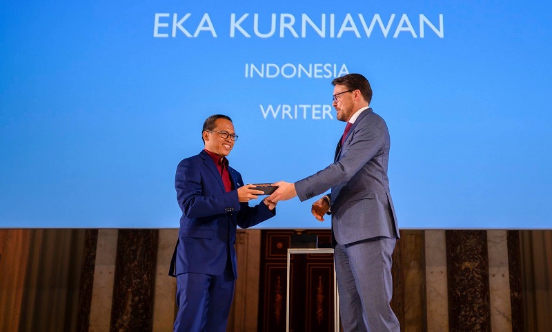 Selamat! Eka Kurniawan Raih Penghargaan Prince Claus Awards 2018