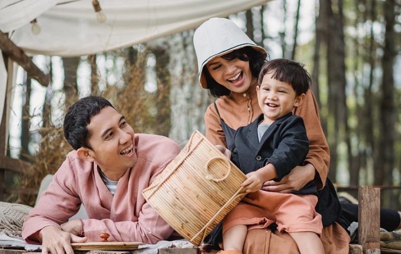 8 Buku Parenting yang Menjadi Sahabat Baik Andien Aisyah