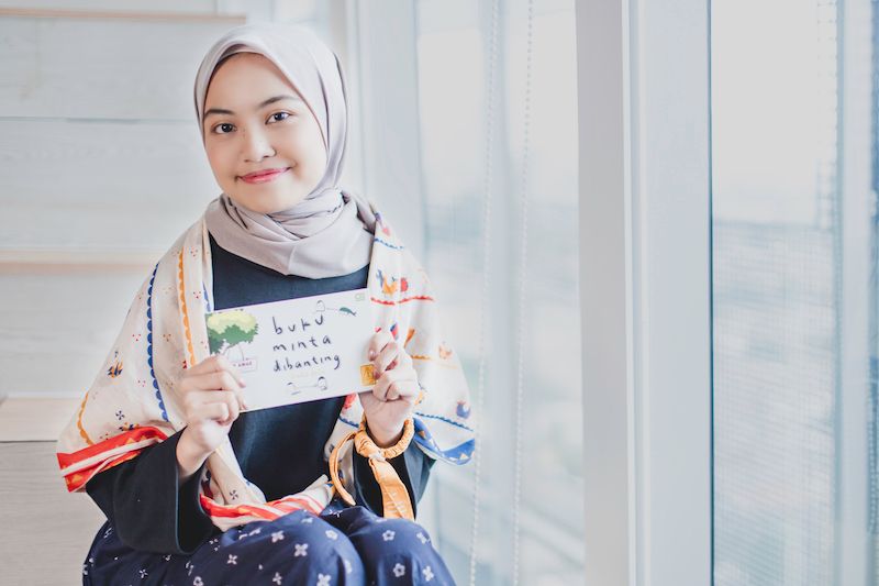 (AUTHOR'S INTERVIEW) Cerita Unik di Balik Proses Kreatif Buku Minta Dibanting