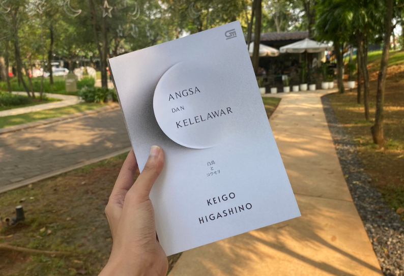 3 Alasan Kamu Harus Baca Angsa dan Kelelawar Karya Terbaru Keigo Higashino!