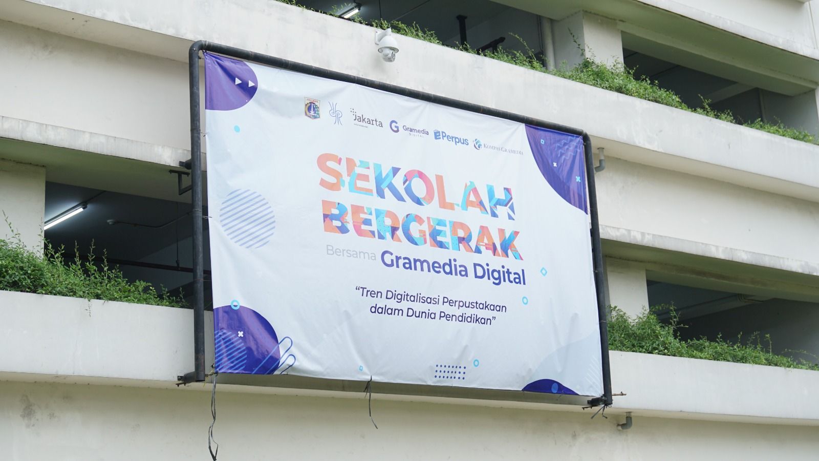 Revitalisasi Perpustakaan sebagai Solusi Meningkatkan Minat Literasi Siswa