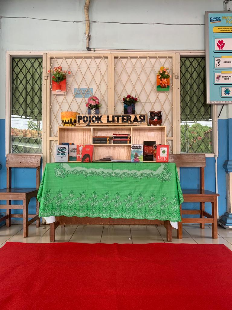 Semangat Program Literasi SMP Negeri 135 Jakarta bersama Smart Library Gramedia