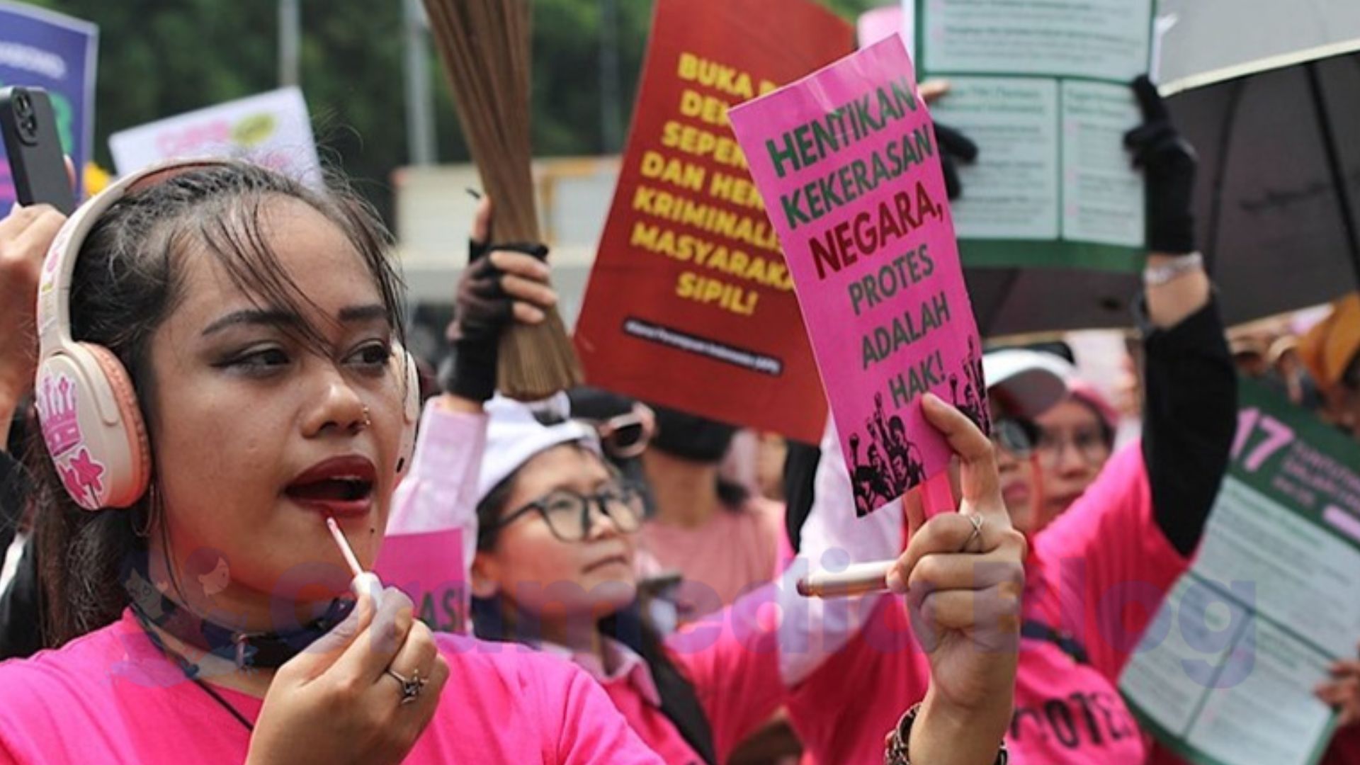 Mengenal Protest Fashion: Saat Pakaian Menjadi Suara di Ruang Publik