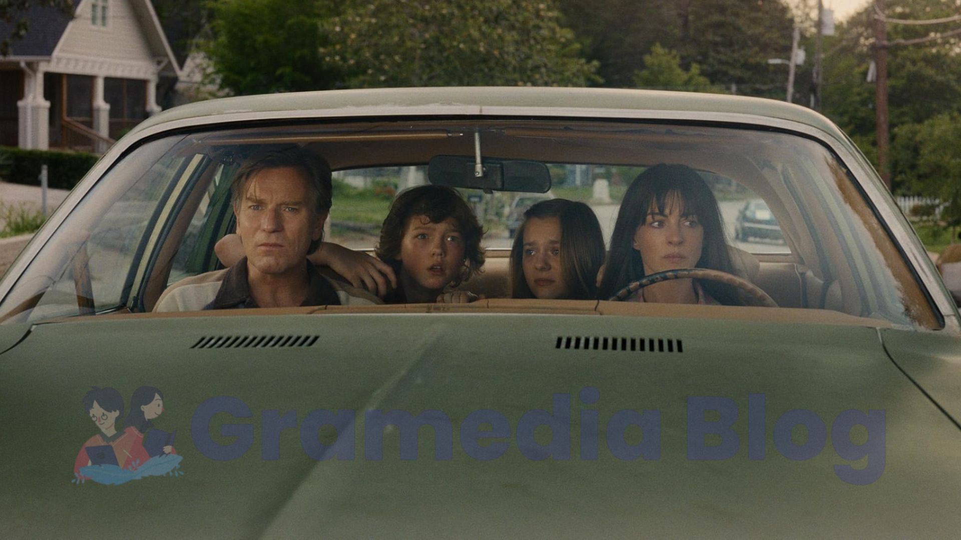 Anne Hathaway Melawan Dinosaurus? Intip Keseruan Film The End of Oak Street yang Segera Tayang!