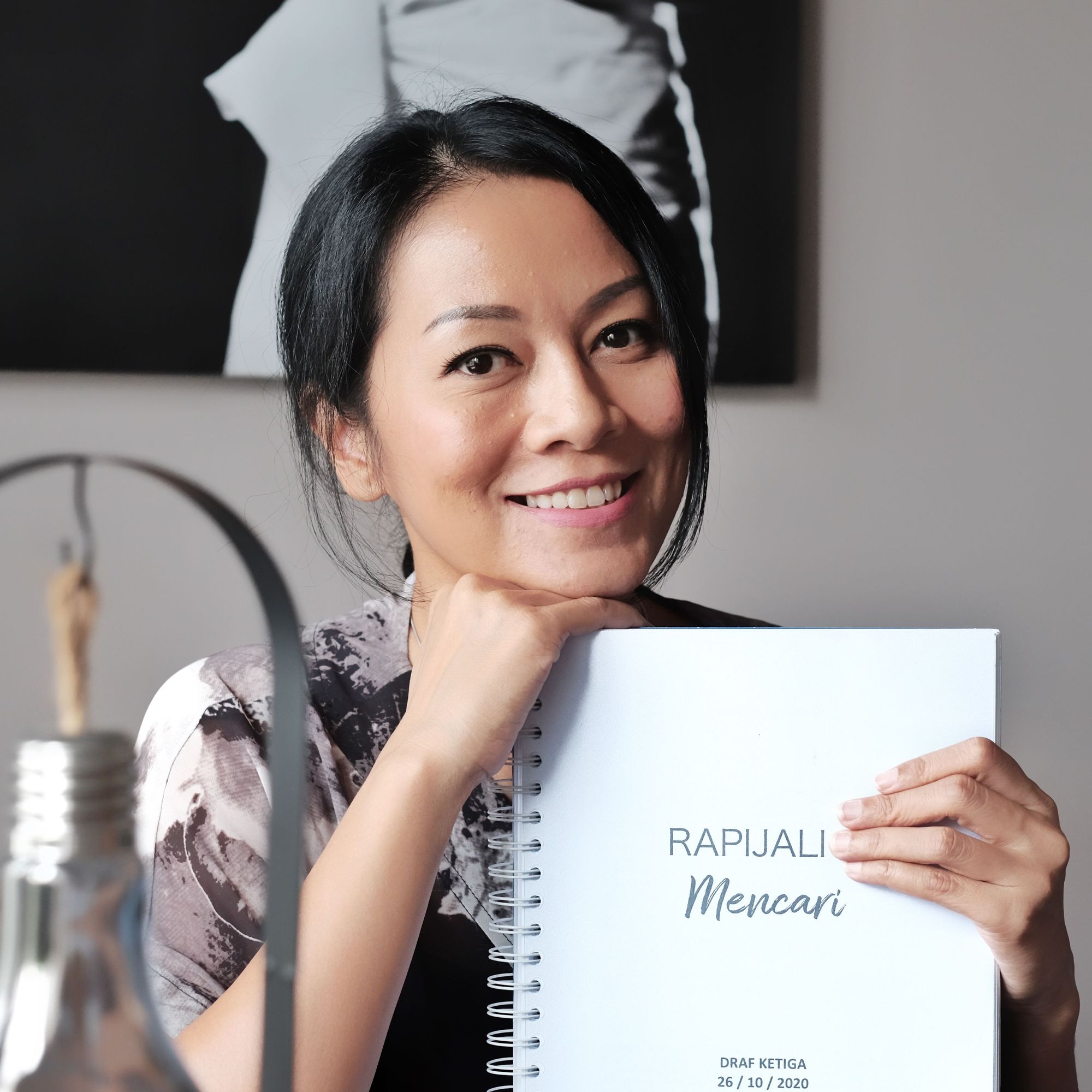 Tertidur Selama 27 Tahun Dee Lestari Rilis Karya Tertuanya Rapijali